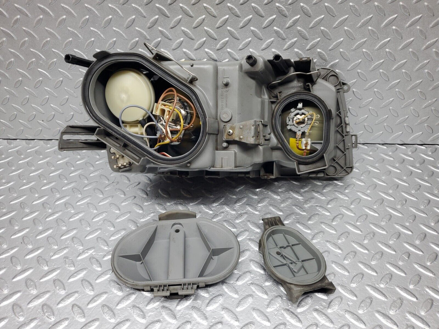 45827 Mercedes-Benz W126 420SE Headlight Left Bosch 0301065705 1268209461