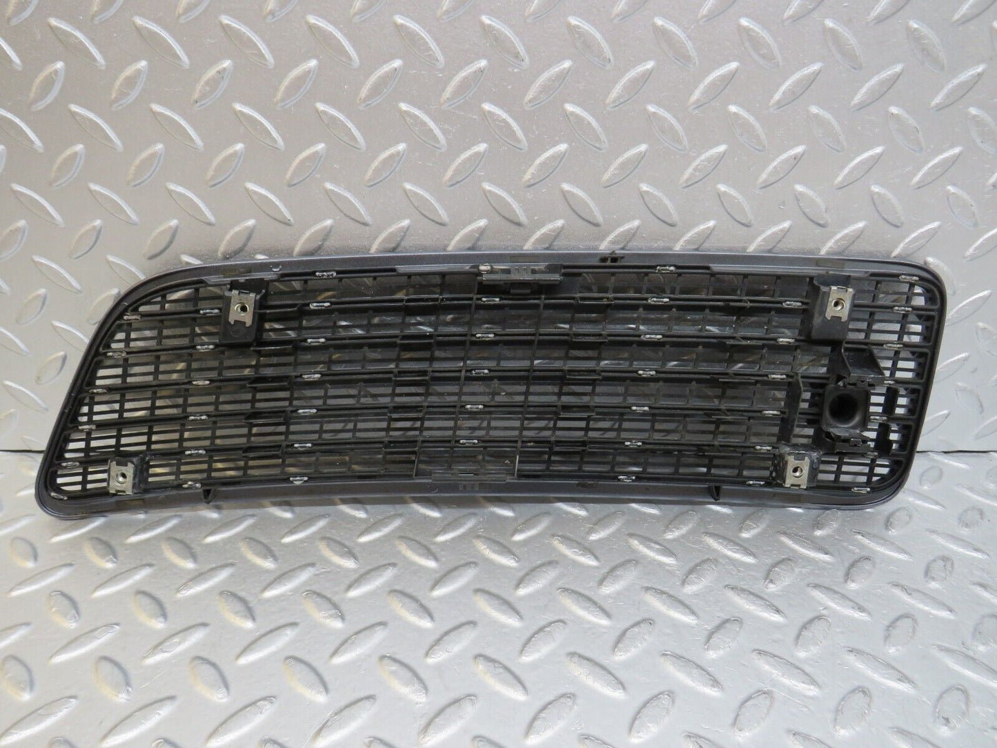 35196 Mercedes-Benz W221 Bonnet Upper Grill Pair 2218800305 2218800205