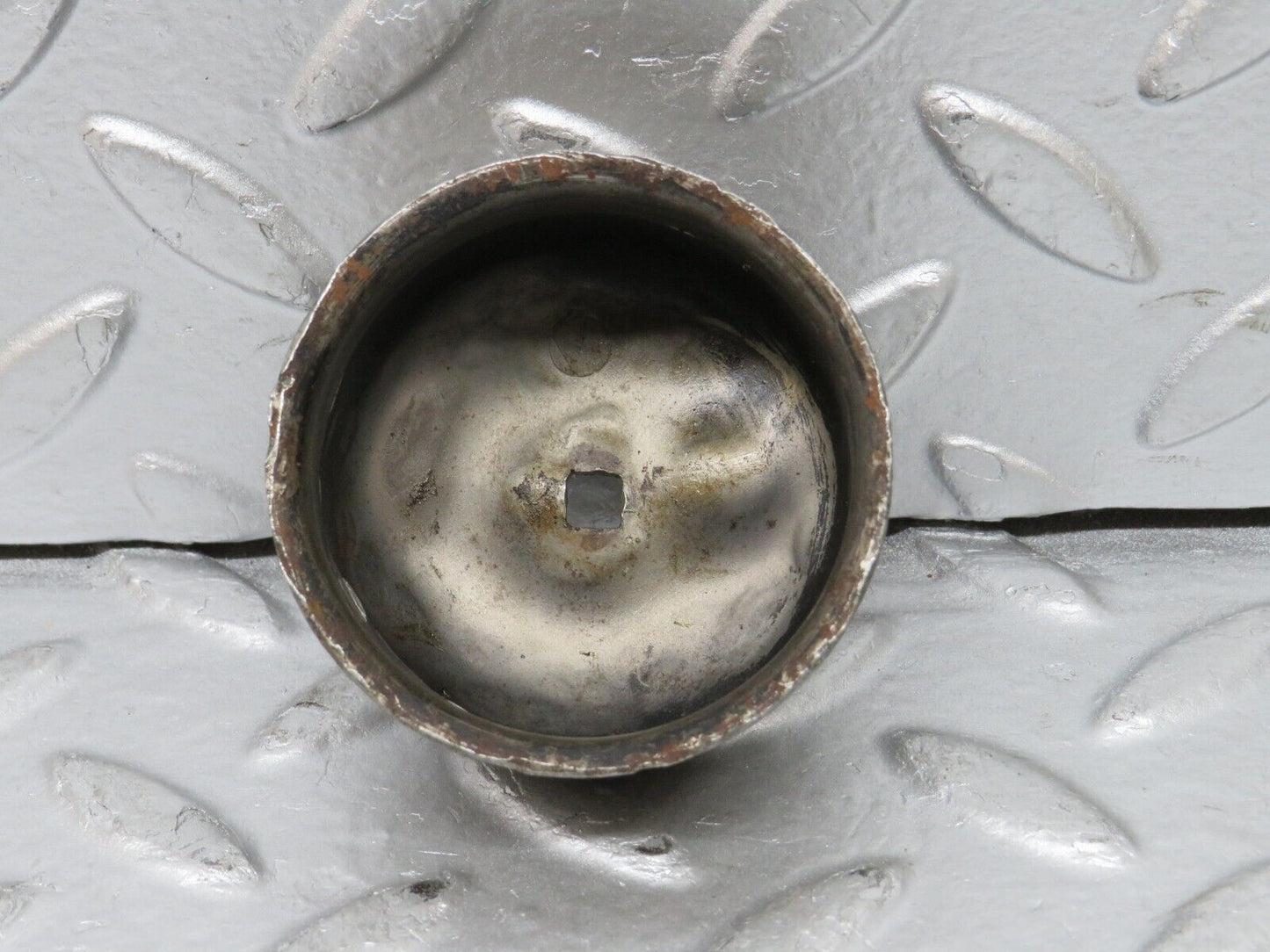30087 Porsche 924 Wheel Hub Locking Cap