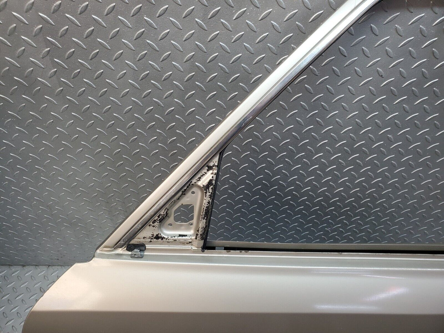 45992 Mercedes-Benz W126 420SE Front Left Door