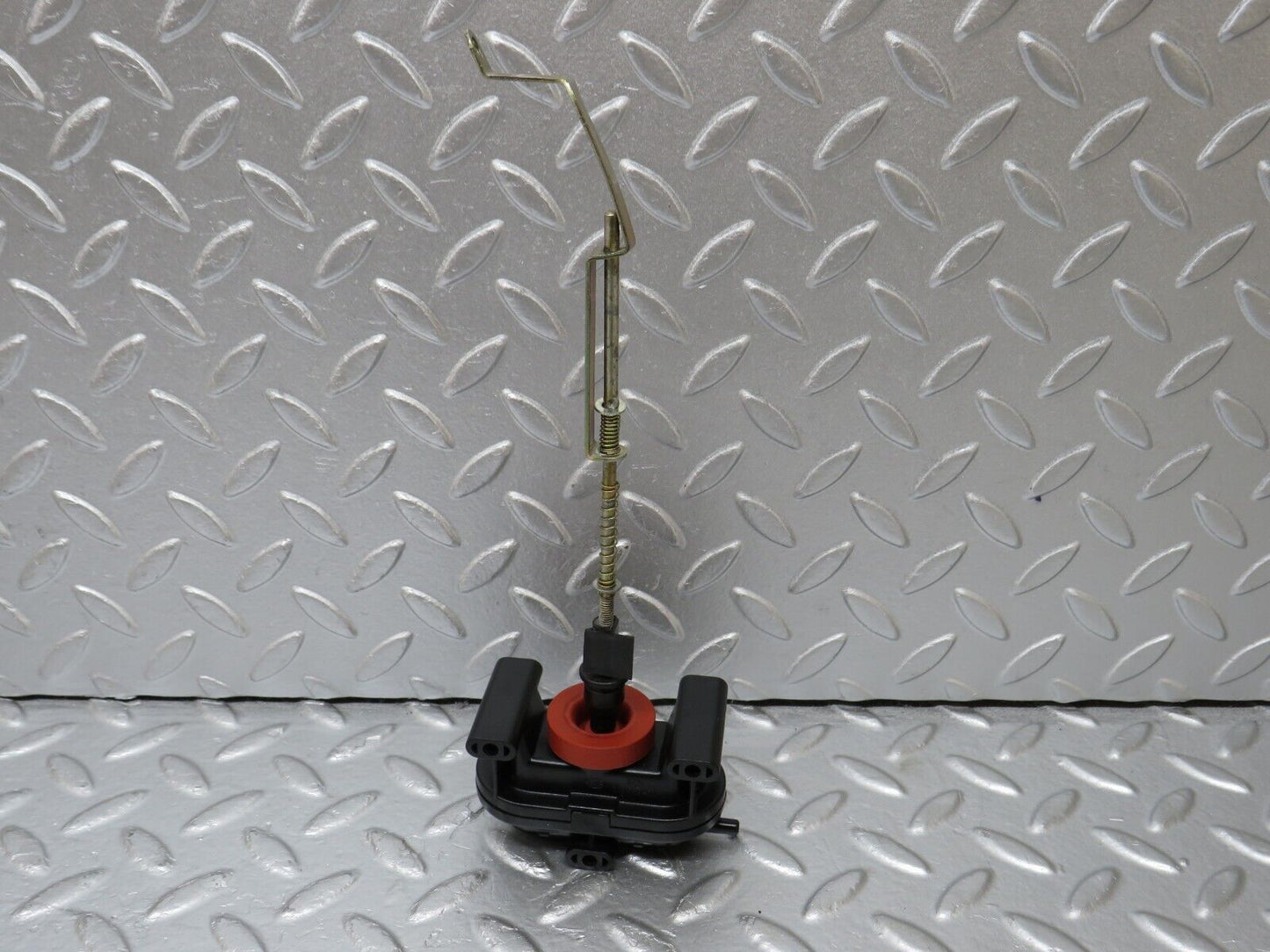 34333 Mercedes-Benz C126 380SEC Coupe Trunk Lock Vacuum Actuator