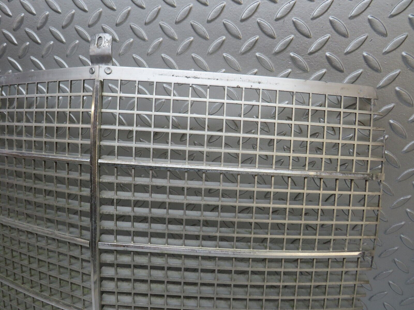 37583 Mercedes-Benz W109 300SEL Bonnet Grill