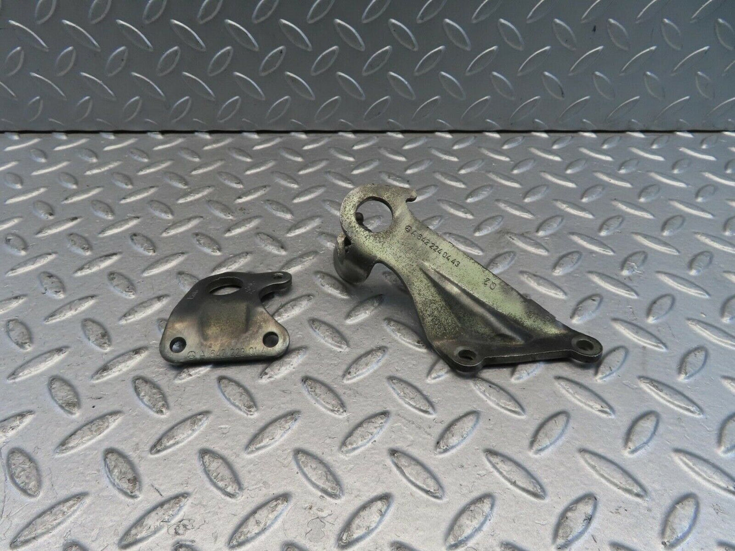 11311 Mercedes-Benz W221 S320 Engine Brackets