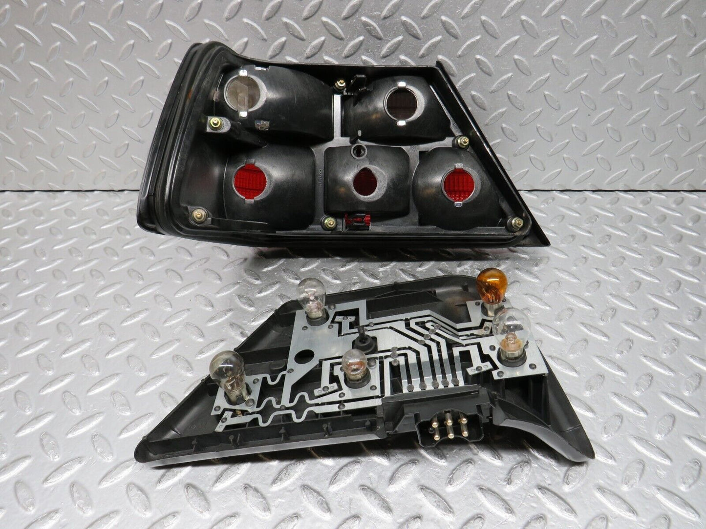 37846 Mercedes-Benz A124 320E Cabriolet Tail Light Right Side 0053373R38