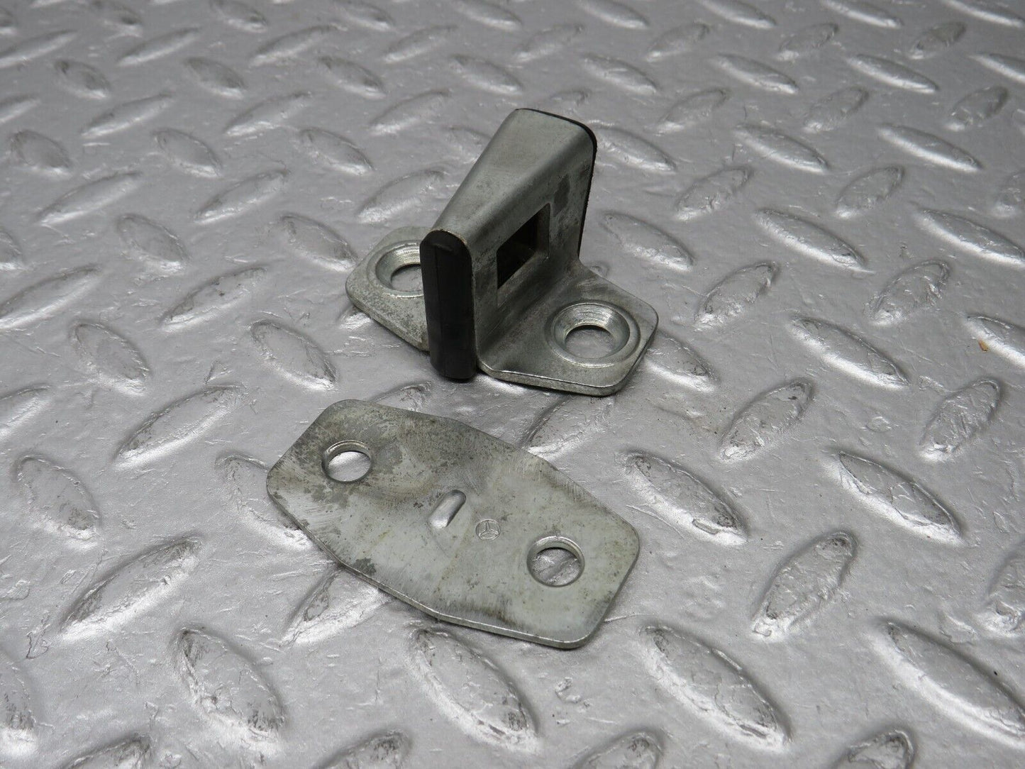 36612 Mercedes-Benz W201 190E 2.0L Door Lock Latch
