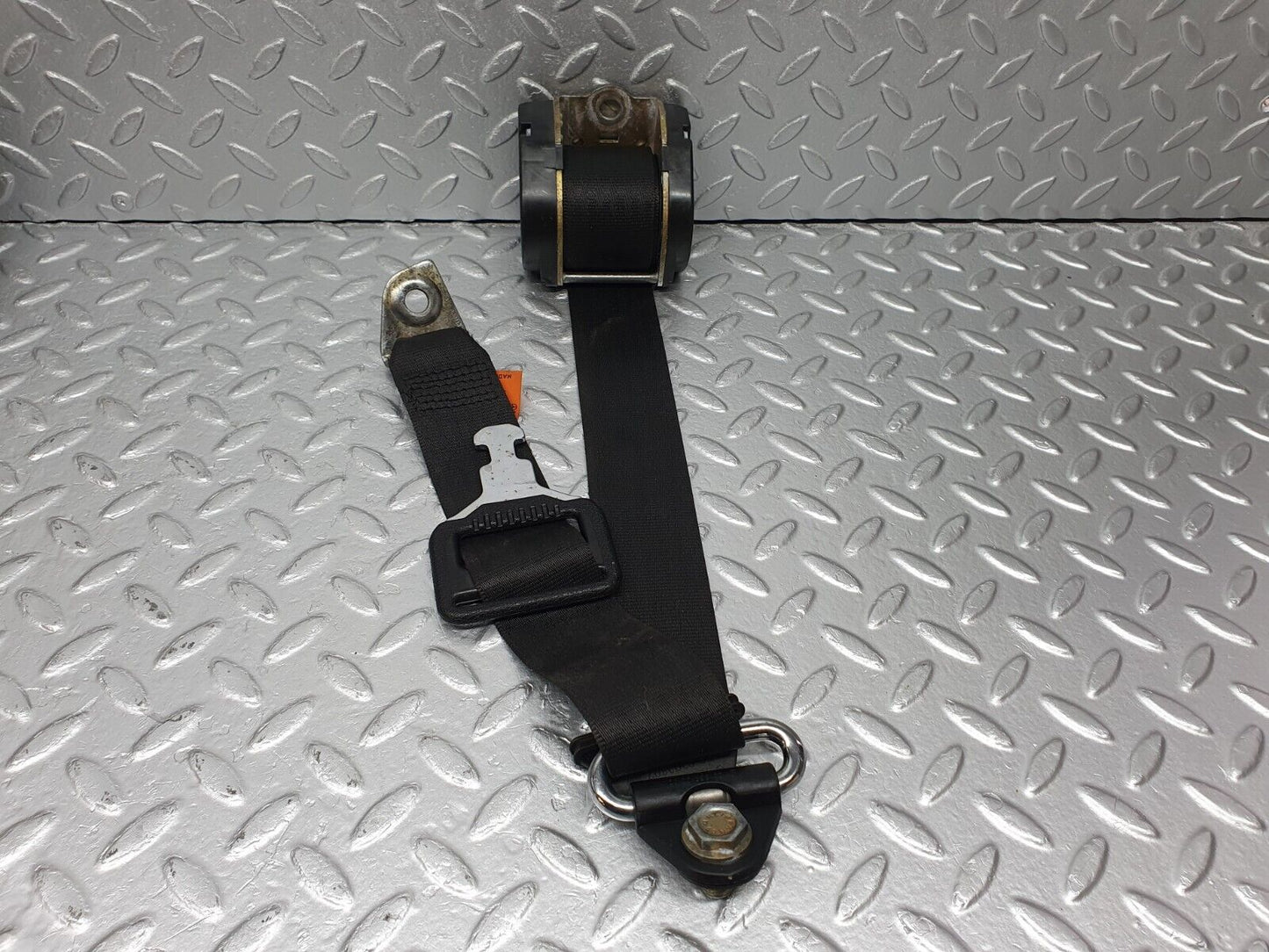 40820 Mercedes-Benz W123 300D Rear Seat Belt Set With Buckles 1238607885 1238607185 1238604969