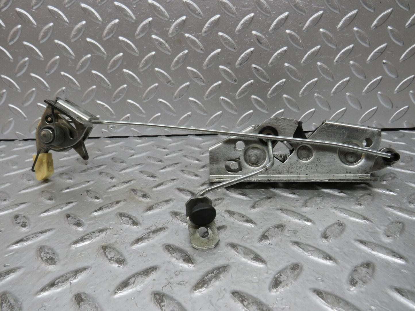 27836 Mercedes-Benz S124 300TE Wagon Rear Left Seat Bench Locking Mechanism