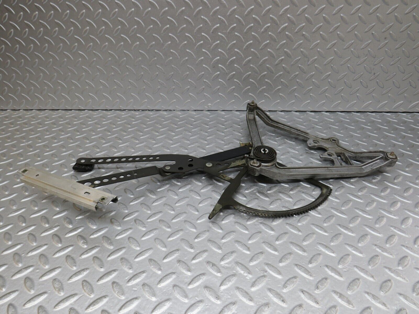 35988 Mercedes-Benz W126 420SE Front Left Power Window Regulator
