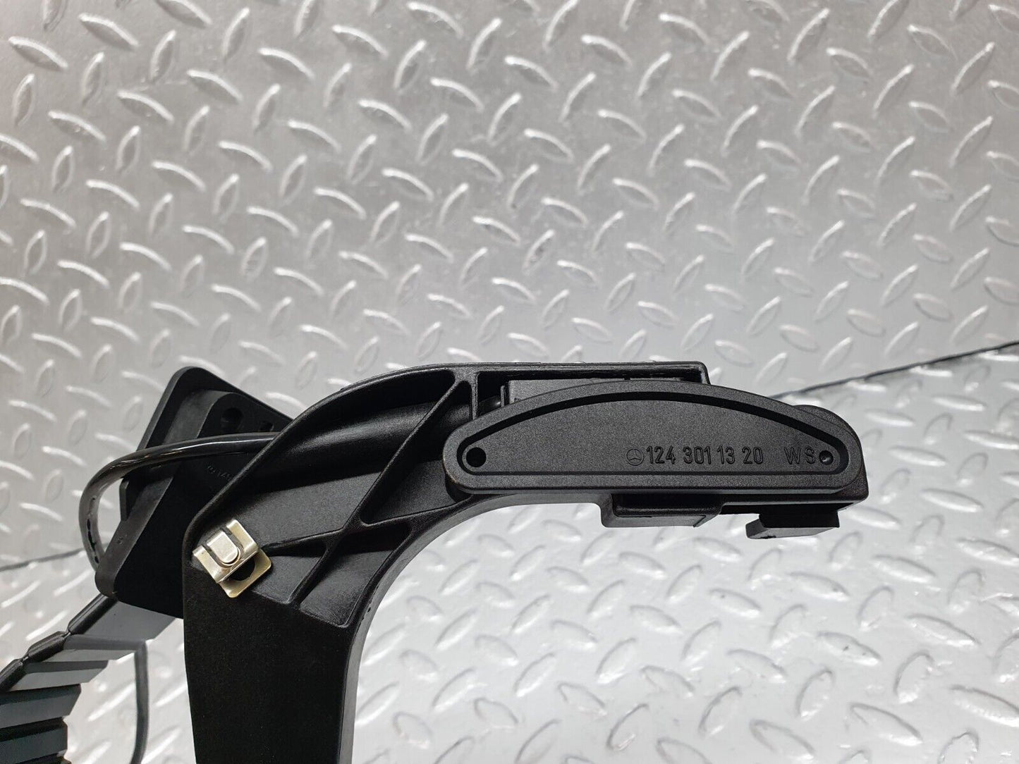 42202 Mercedes-Benz R129 320SL Coupe Accelerator Pedal With Rubber 1293010001 1293010382 1243011320