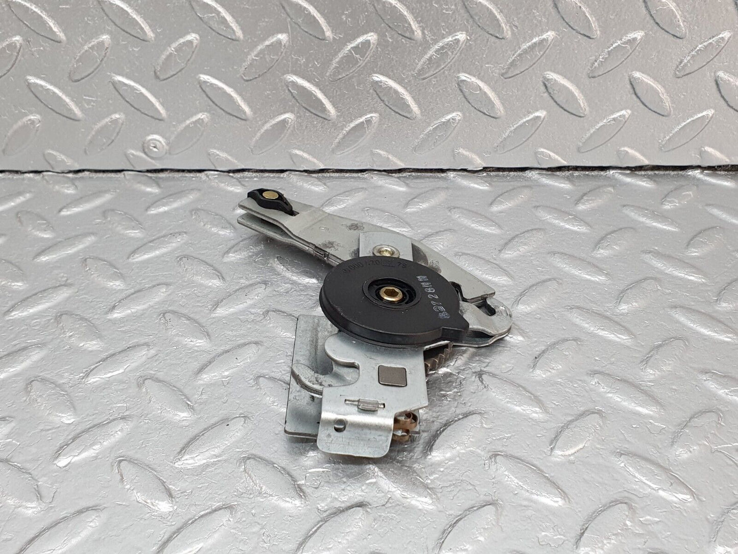 41741 Mercedes-Benz W202 C200 Handbrake Adjusting Handbrake Regulator 0004200779
