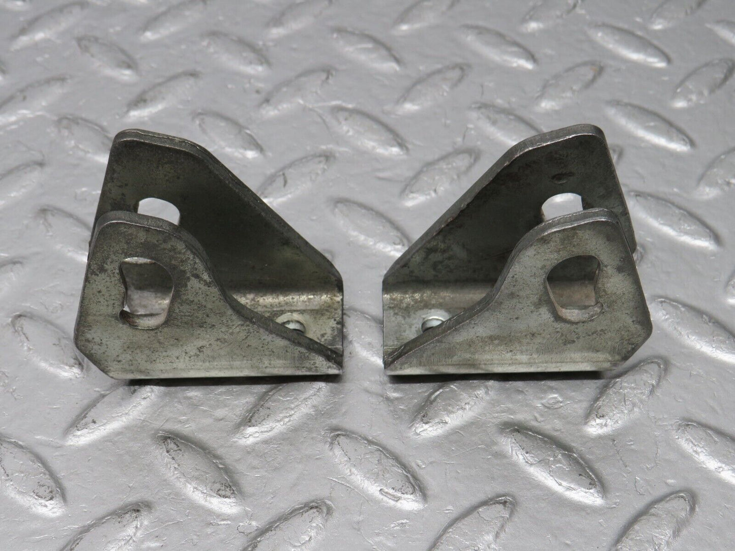 39134 Mercedes-Benz R107 500SL Mounting Bracket
