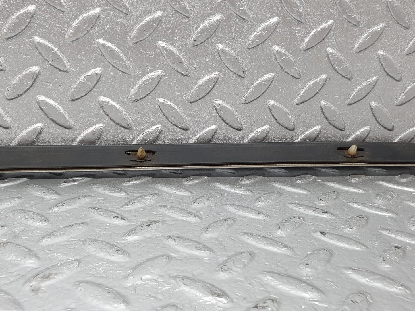 43460 Mercedes-Benz W108 280SE Front Left Fender Wing Centre Moulding Trim