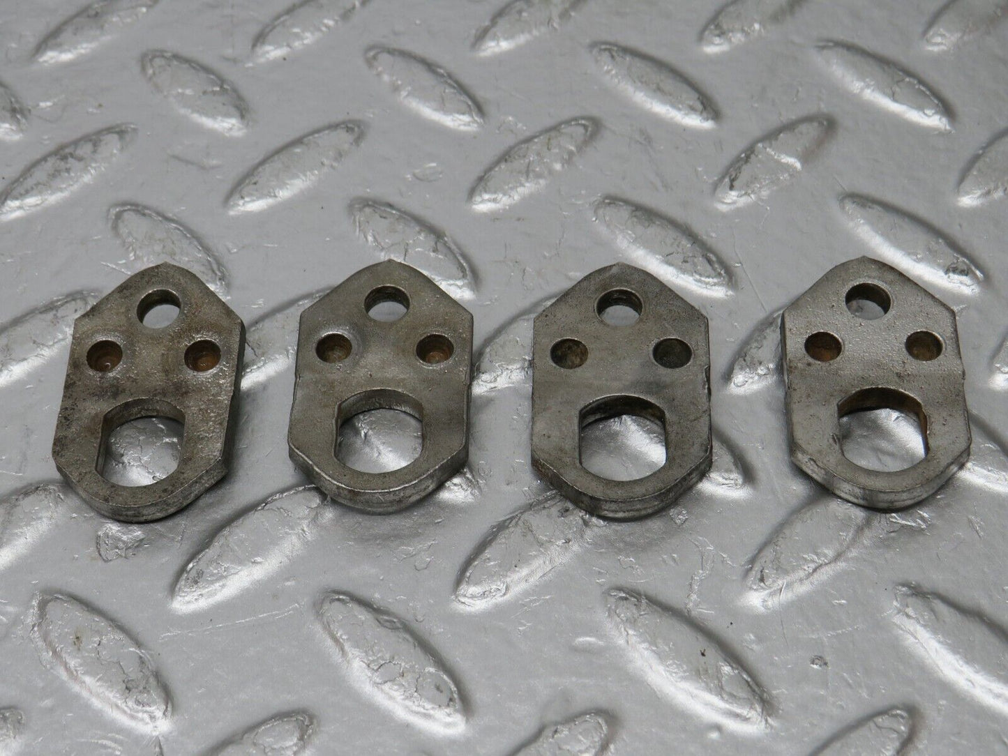 32737 Mercedes-Benz C107 R107 Fuel Injector Bracket Holder 4x