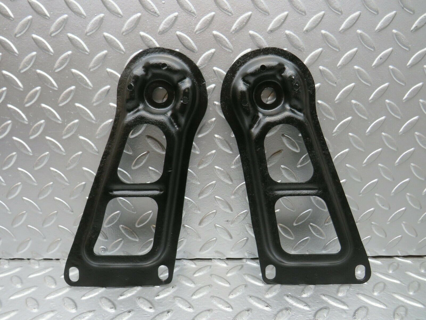 22867 Mercedes-Benz C107 450SLC Coupe Rear Suspension Axle Mounting Bracket