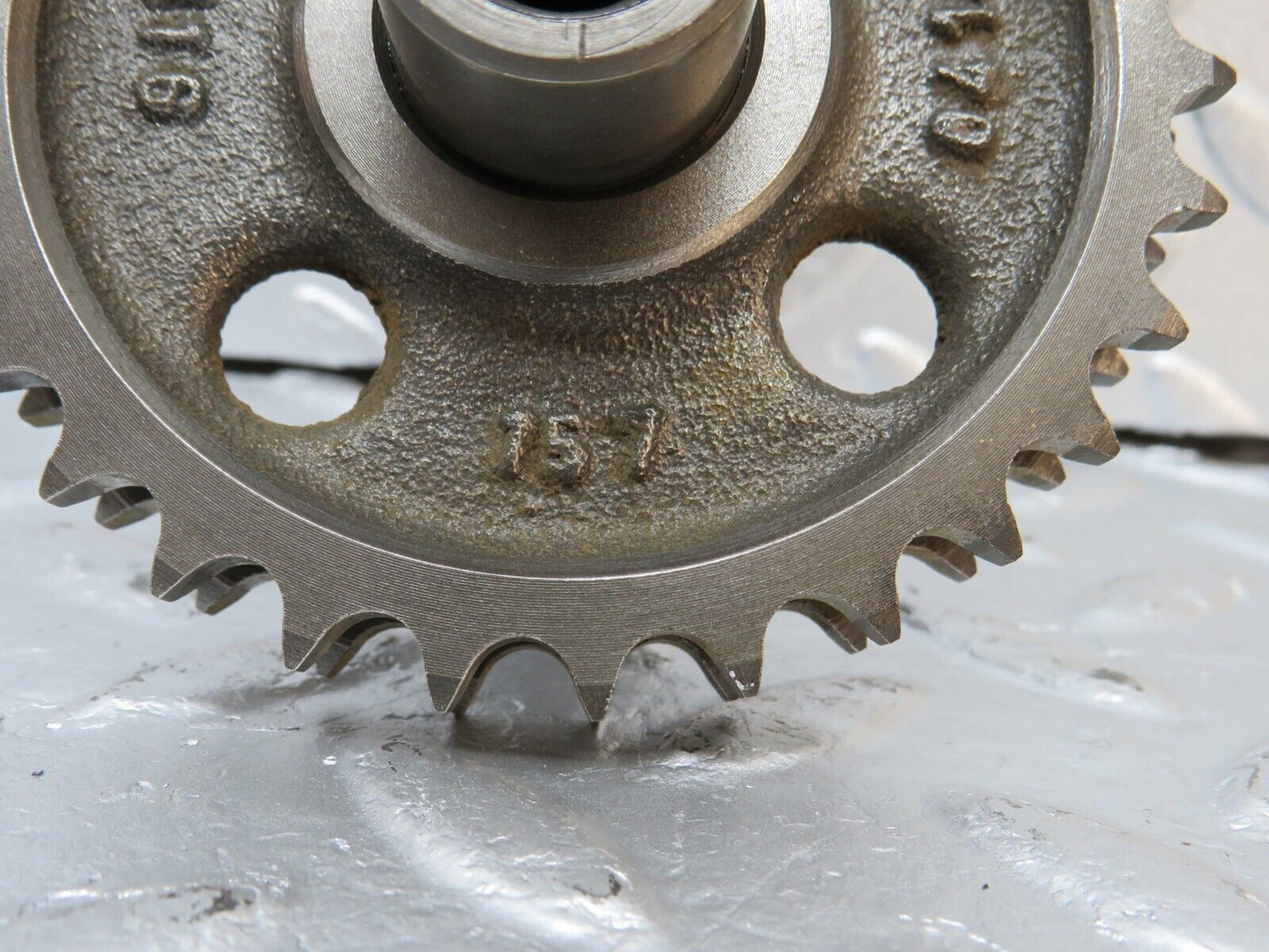 39935 Mercedes-Benz R107 350SL Camshaft Intermediate Timing Gear 1161570414