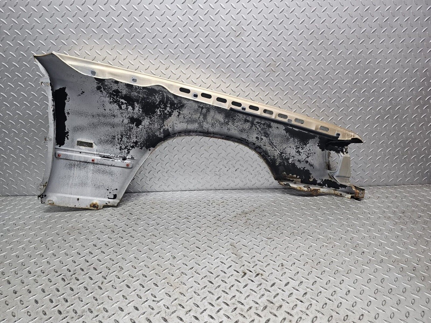 40853 Mercedes-Benz W124 200 Front Left Wing Fender