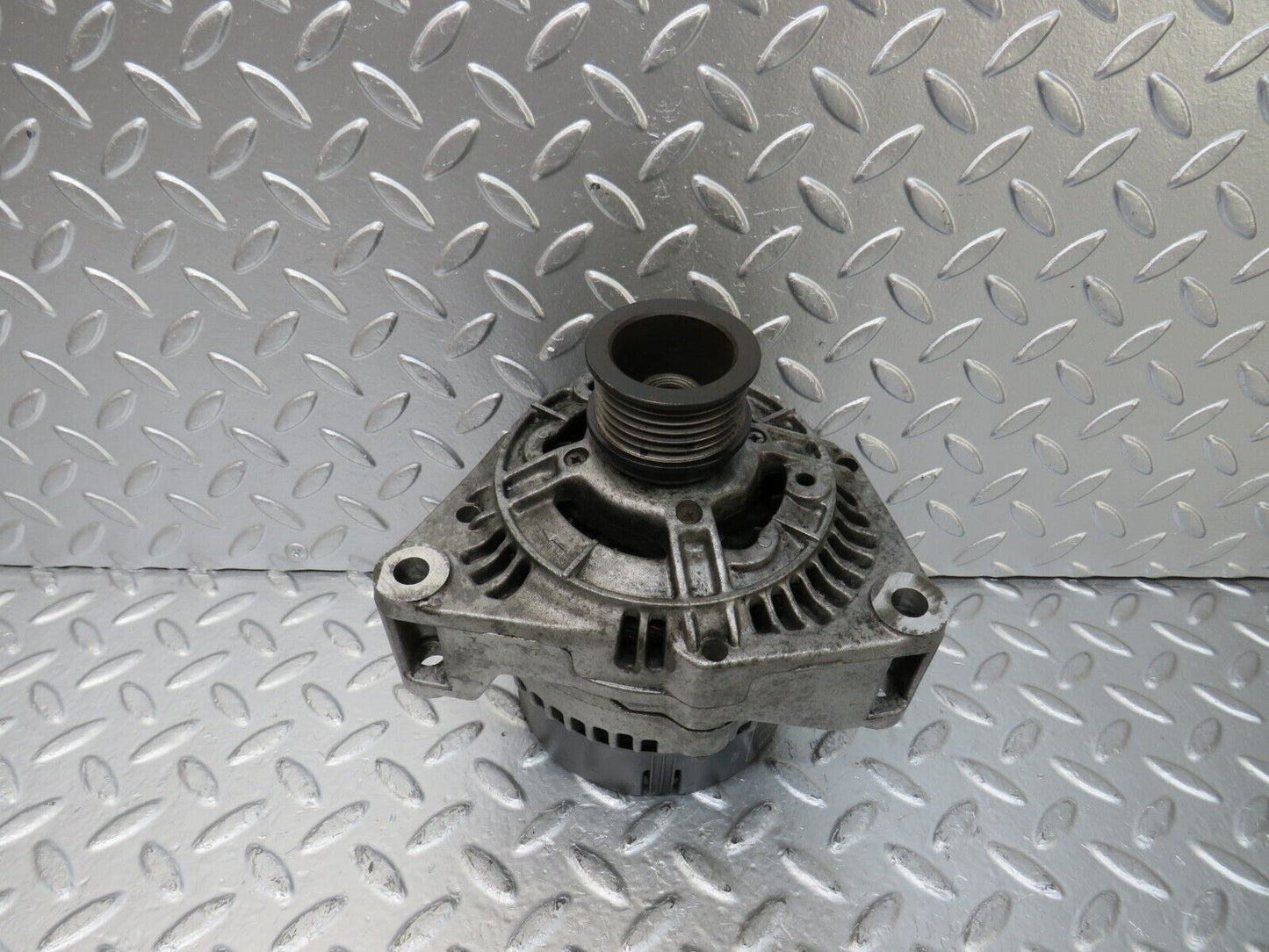 25765 Mercedes-Benz W124 280E Generator Alternator Bosch 0123335002 0091540202