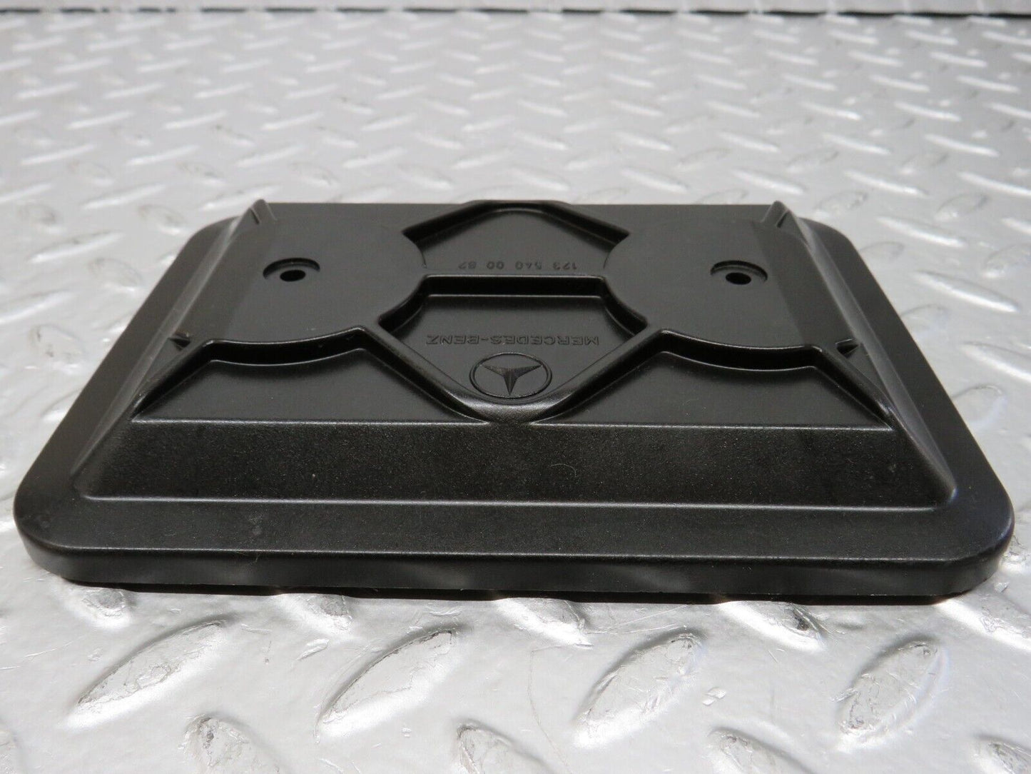25582 Mercedes-Benz W123 200 Fuse Box Cover Lid 1235400082