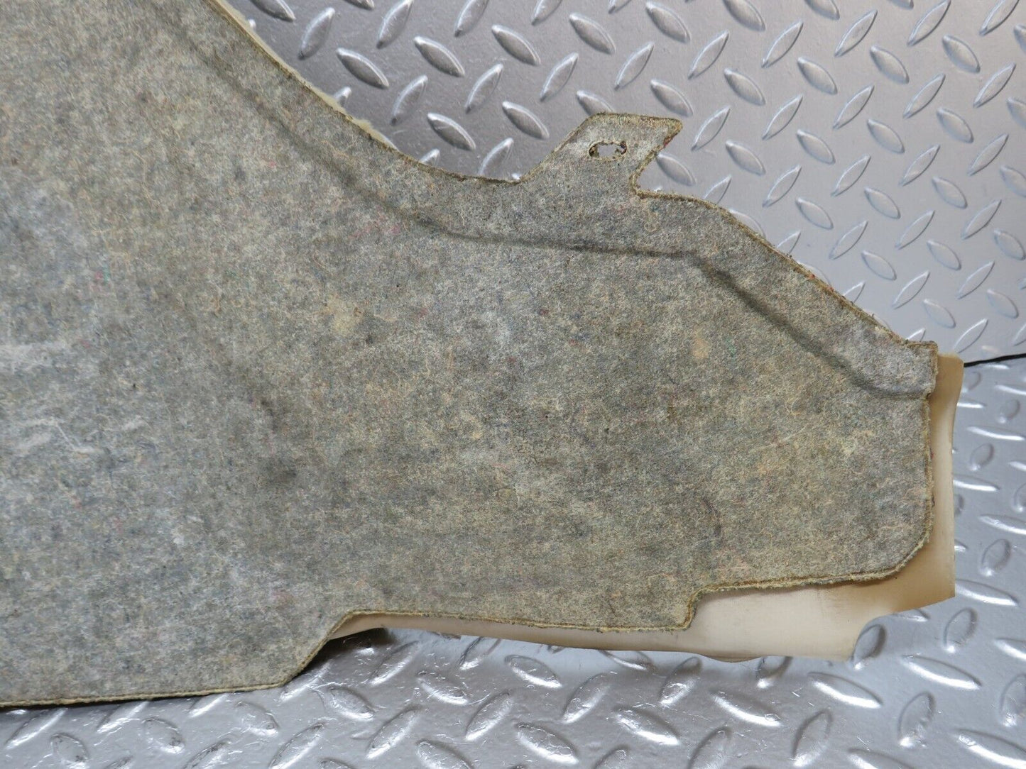 34156 Mercedes-Benz W124 260E Centre Console Carpet Right Side Beige