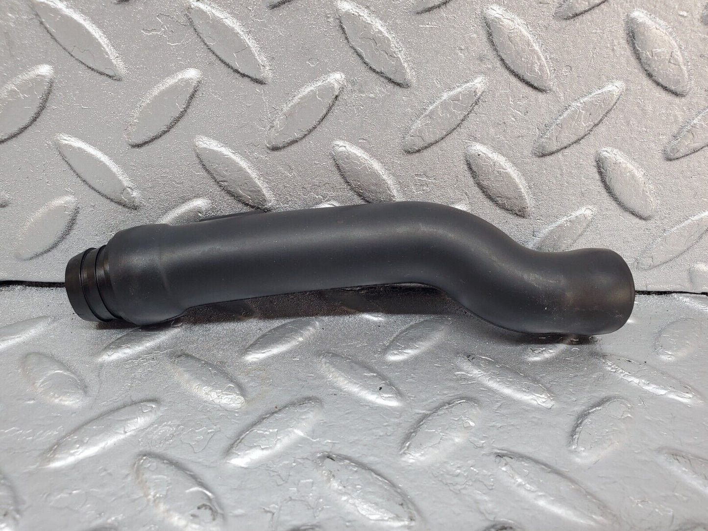 44745 Mercedes-Benz W124 220E Crank Case Breather Hose 1110180182