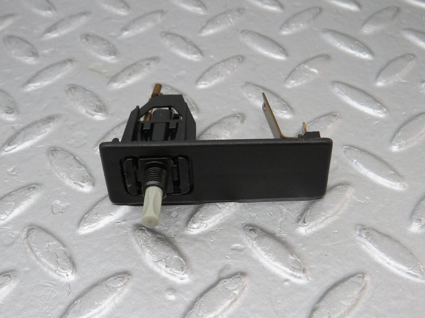 36587 Mercedes-Benz W201 190E 2.0L Trunk Boot Light Switch 2018201211