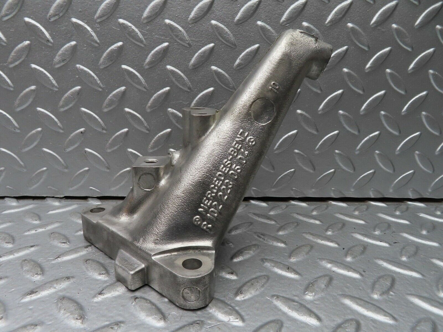 21291 Mercedes-Benz W123 230E Engine Mount Bracket Left Side 1022230504