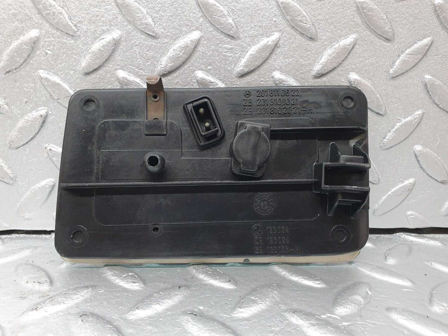 41597 Mercedes-Benz W124 200E Wing Mirror Glass Right Side 2018110622