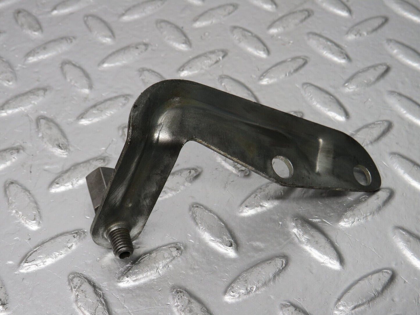 31163 Mercedes-Benz W123 200D Accelerator Cable Bracket