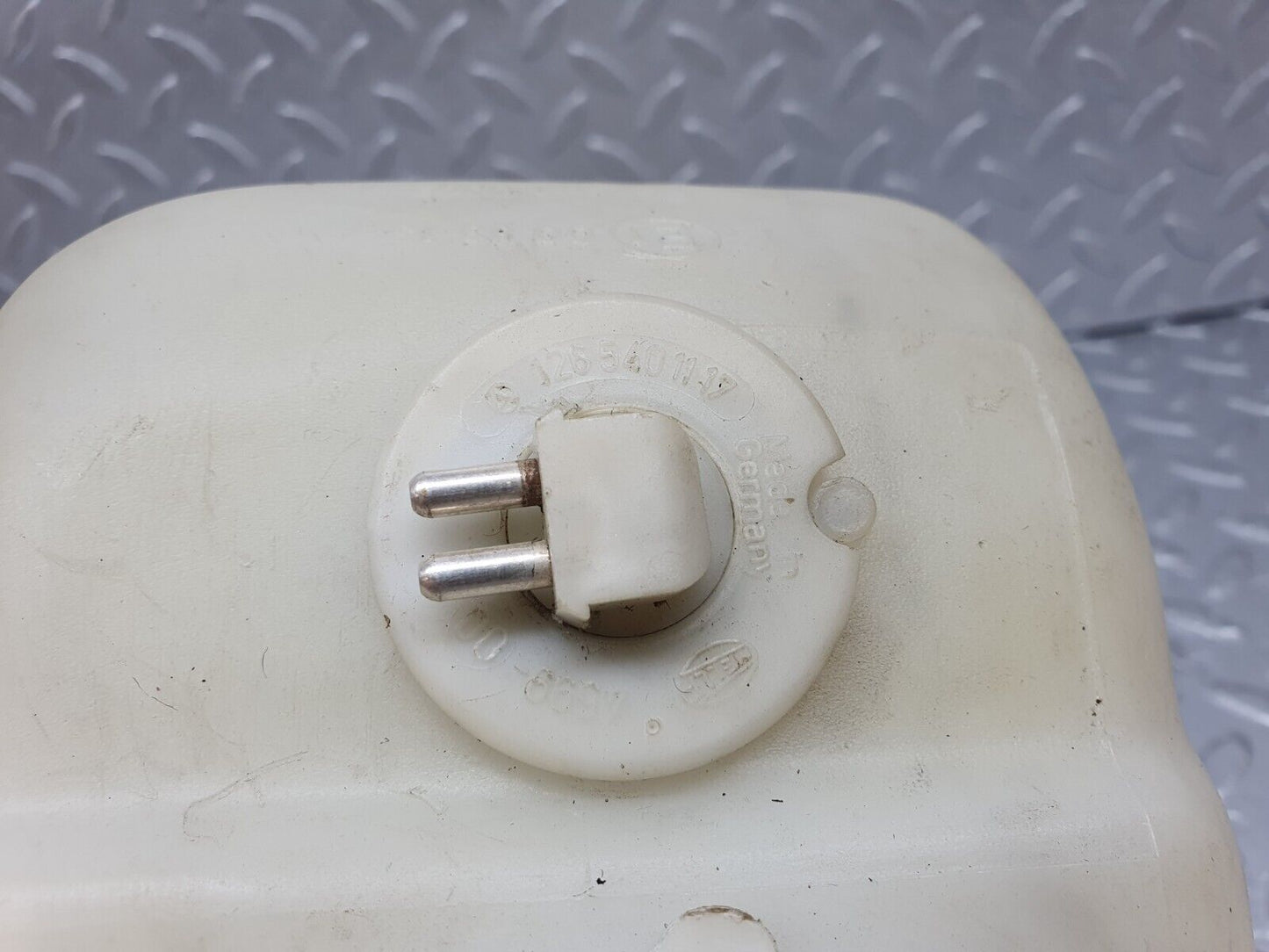 41581 Mercedes-Benz W124 200E Windscreen Washer Fluid Tank 1248690520 1248690072