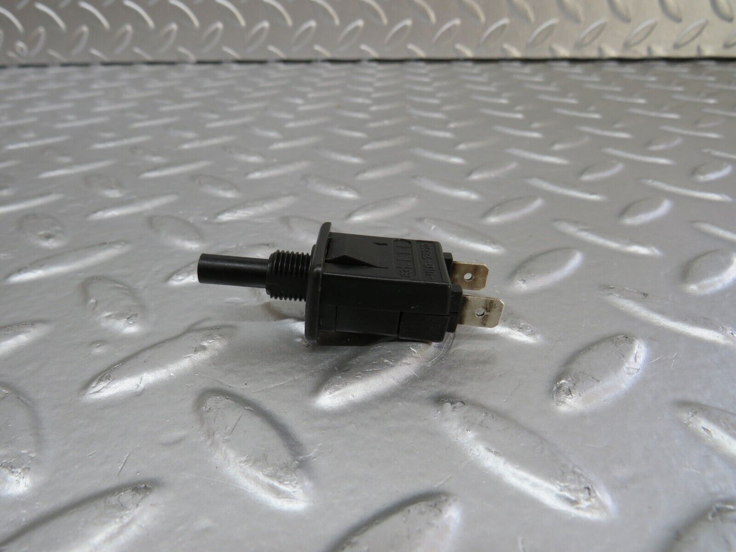 25526 Mercedes-Benz W123 200 Glove Box Light Switch 0008213252