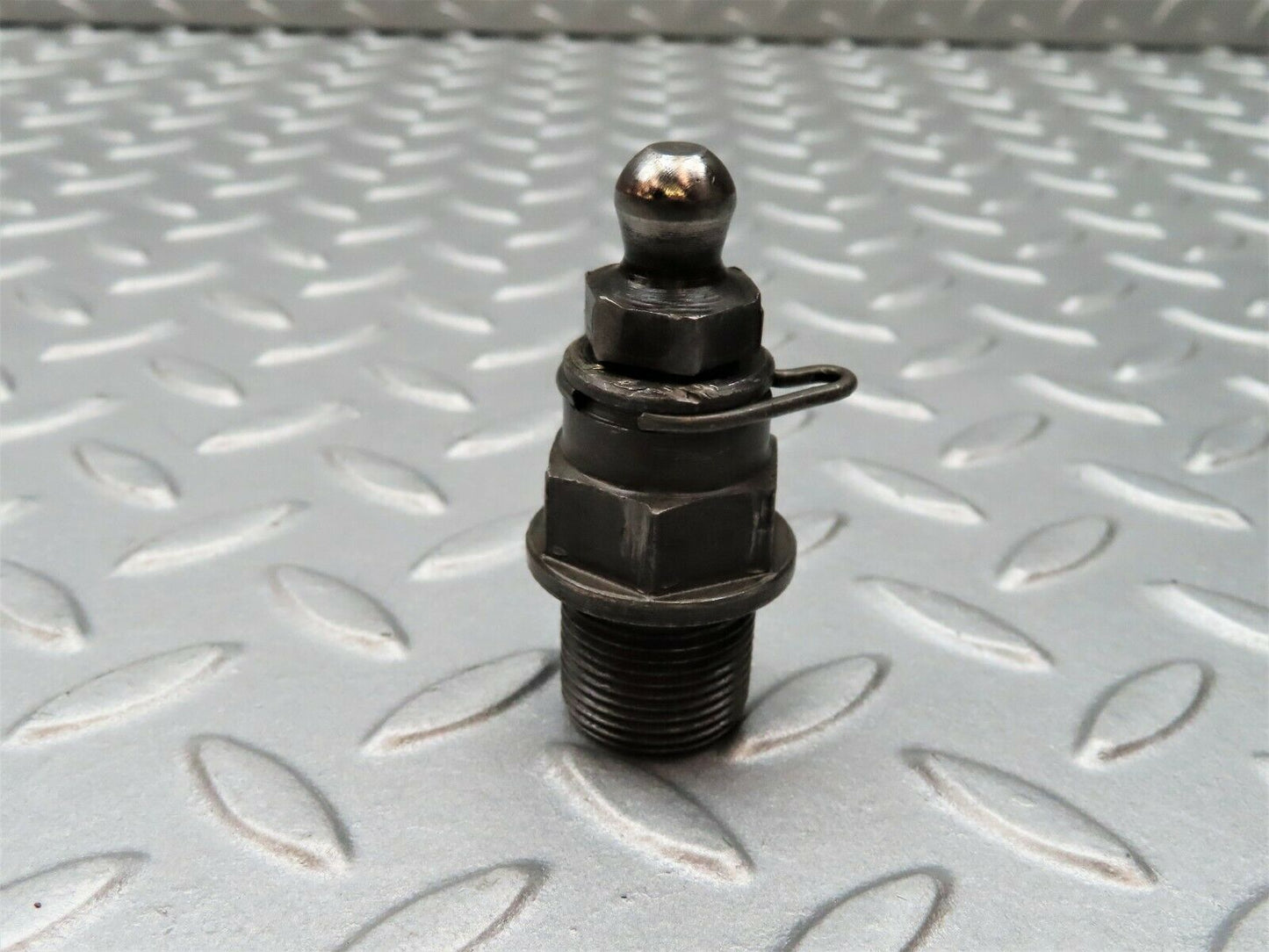 3547 Mercedes-Benz W108 280SE Ball Studs For Rocker Arm Mounting (Timing)