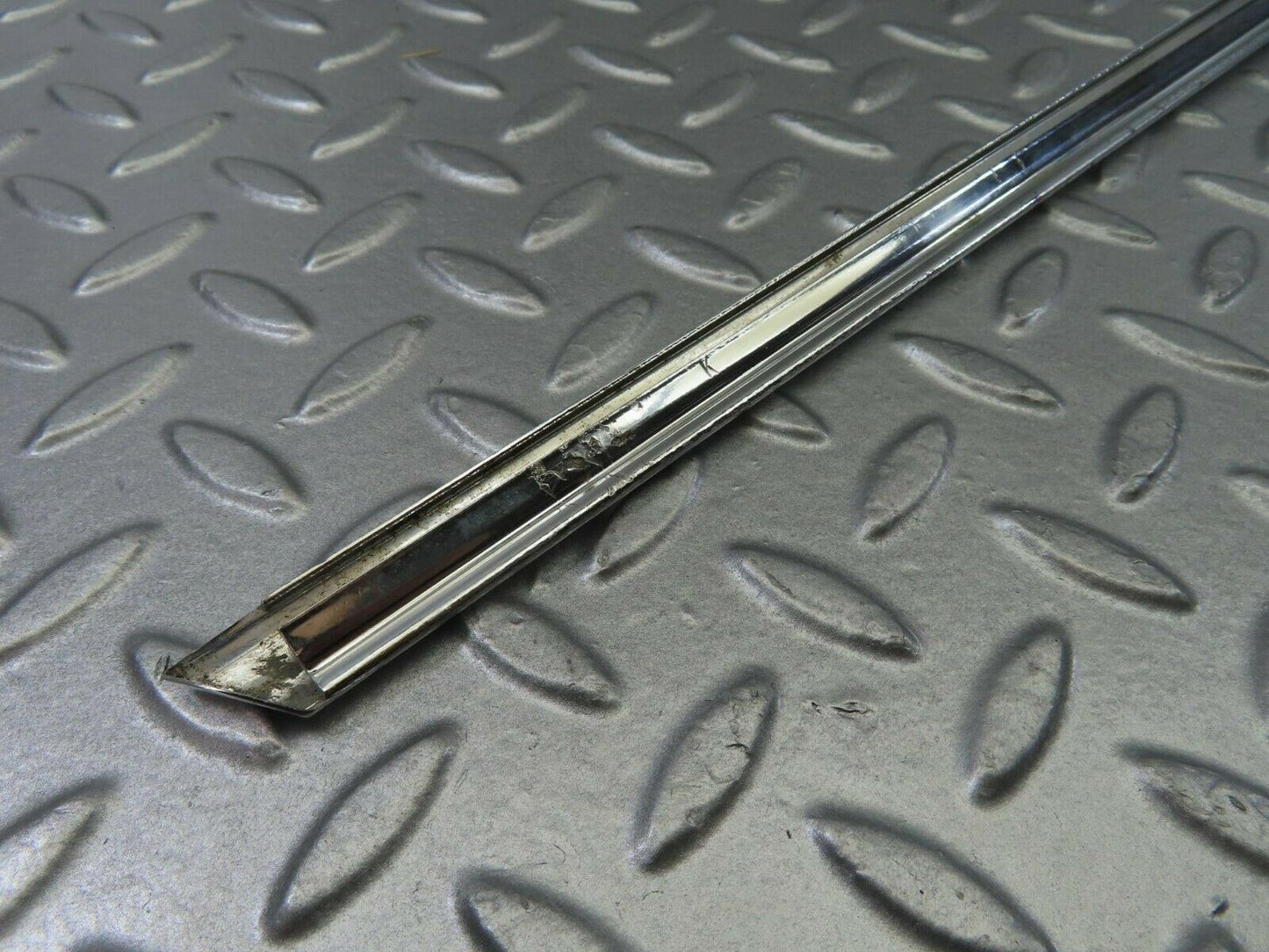 10816 Mercedes-Benz W123 230E Front Left Door Chrome Moulding Trim