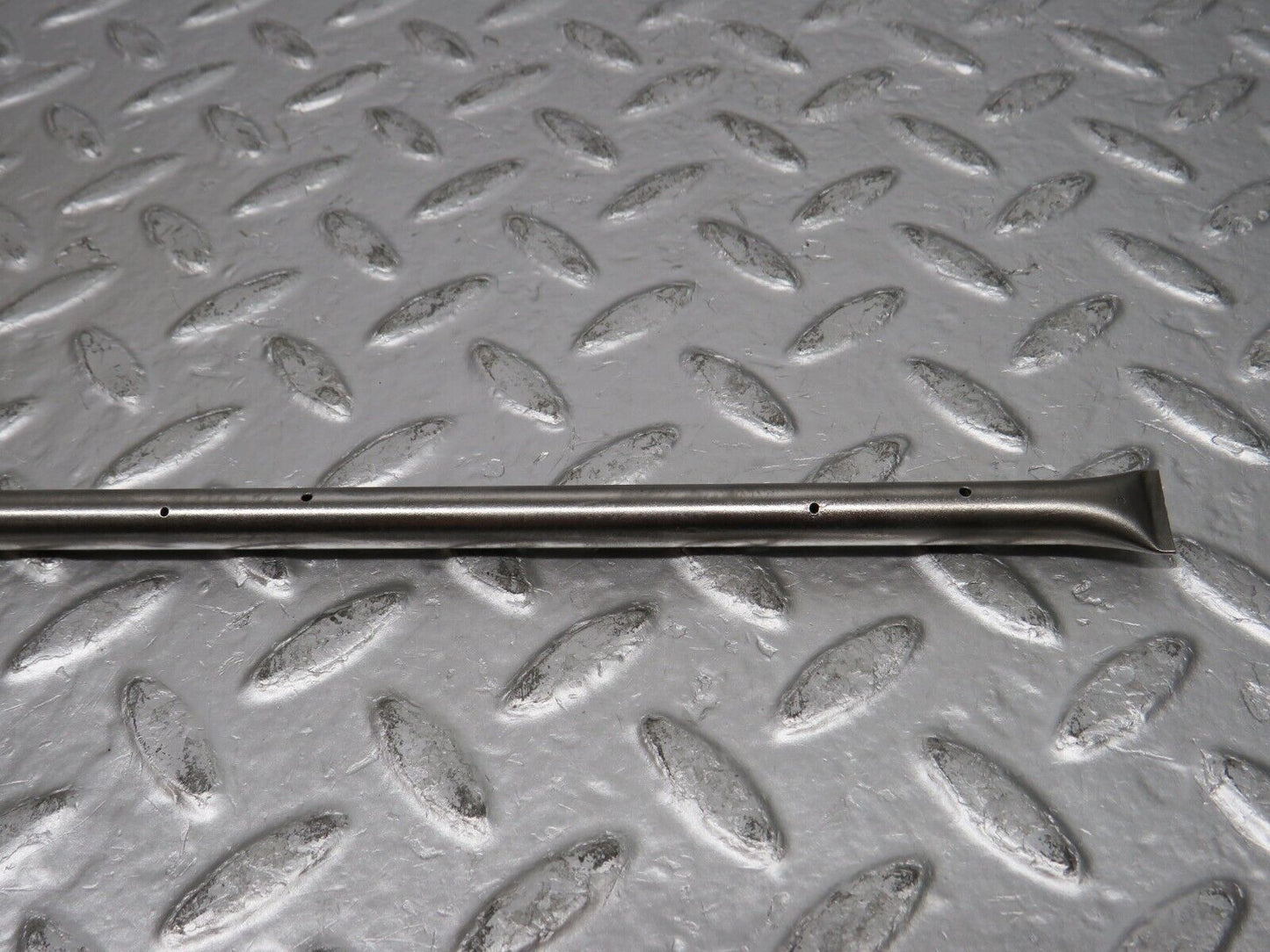 30879 Mercedes-Benz W201 190E 2.0L Camshaft Oil Tube