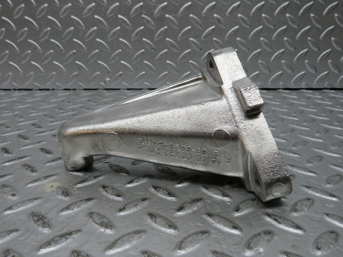 28704 Mercedes-Benz W123 230E Engine Mount Bracket Right Side 1022230304