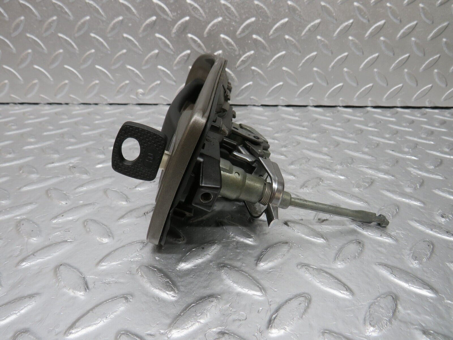 34662 Mercedes-Benz C126 380SEC Coupe Left Exterior Door Handle With Key