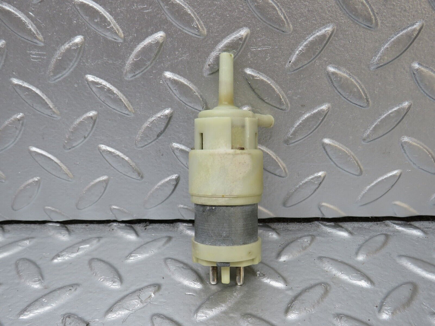 34402 Mercedes-Benz C126 380SEC Coupe Windscreen Washer Pump Hella