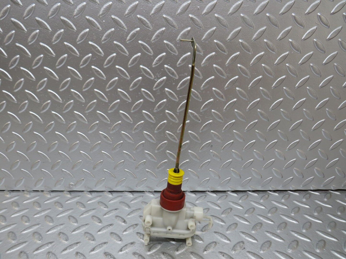 25316 Mercedes-Benz W201 190D Trunk Lock Vacuum Actuator