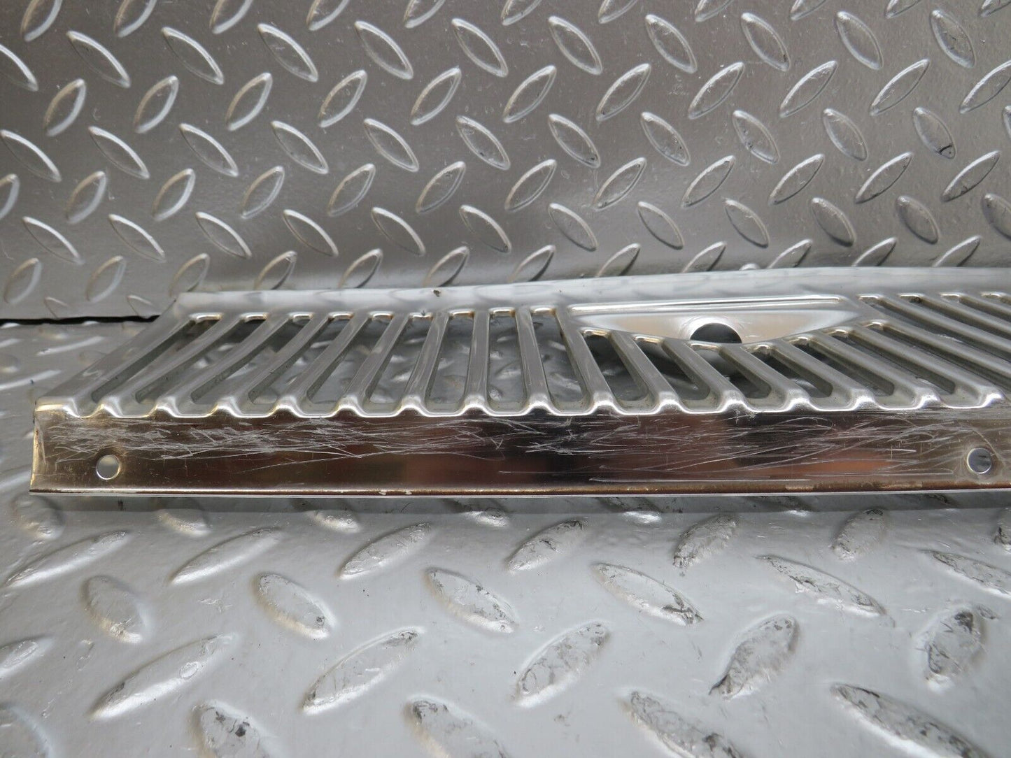 26307 Mercedes-Benz W116 450SE Air Intake Grill Chrome