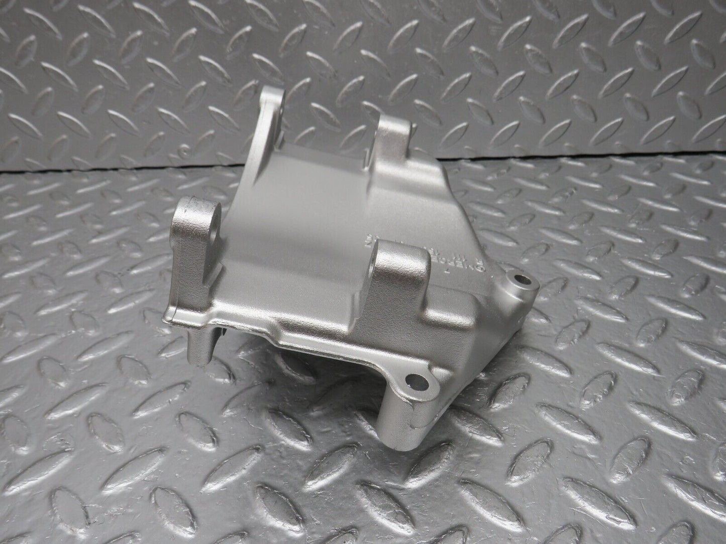 33536 Mercedes-Benz W202 C180 AC Compressor Support Bracket 1111550135