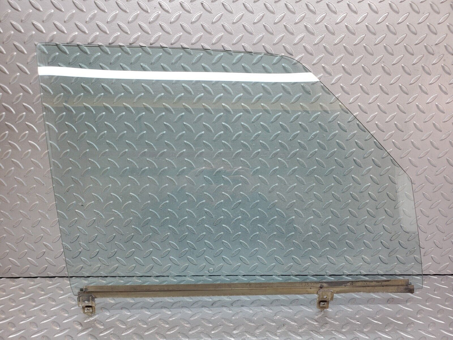 44364 Mercedes-Benz W123 280E Front Right Door Window Glass