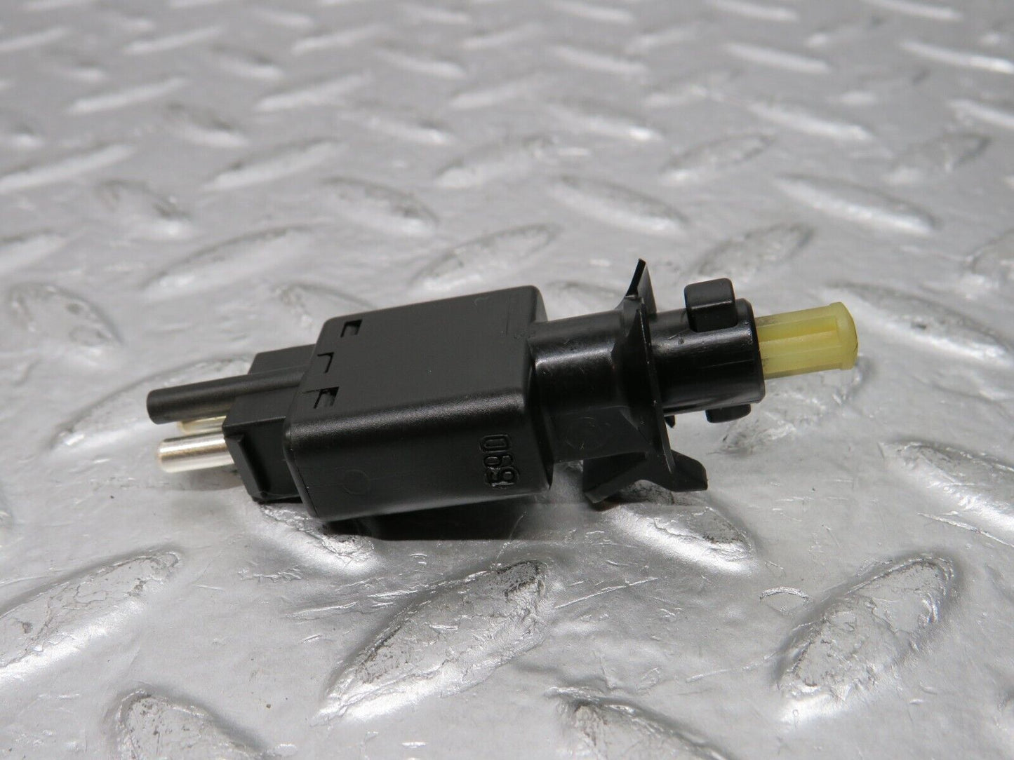 29528 Mercedes-Benz W124 230E  Brake Light Switch 0005457709