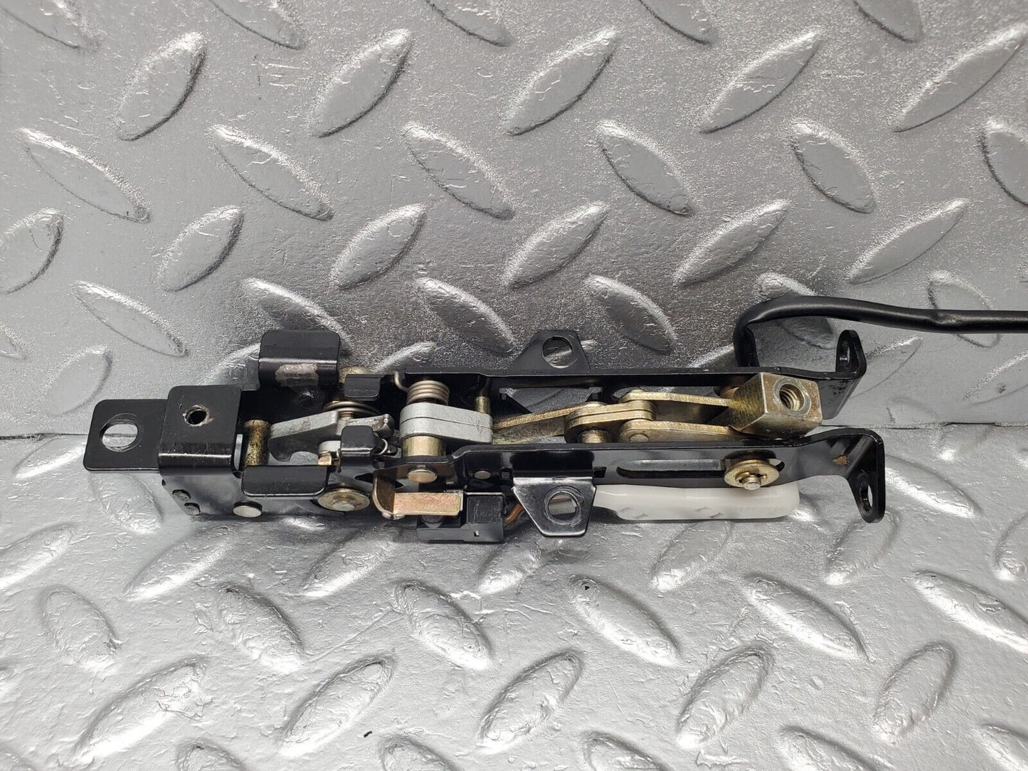 46943 Mercedes-Benz R129 320SL Coupe Soft Top Lock Latch Right 1298000874 1298211051