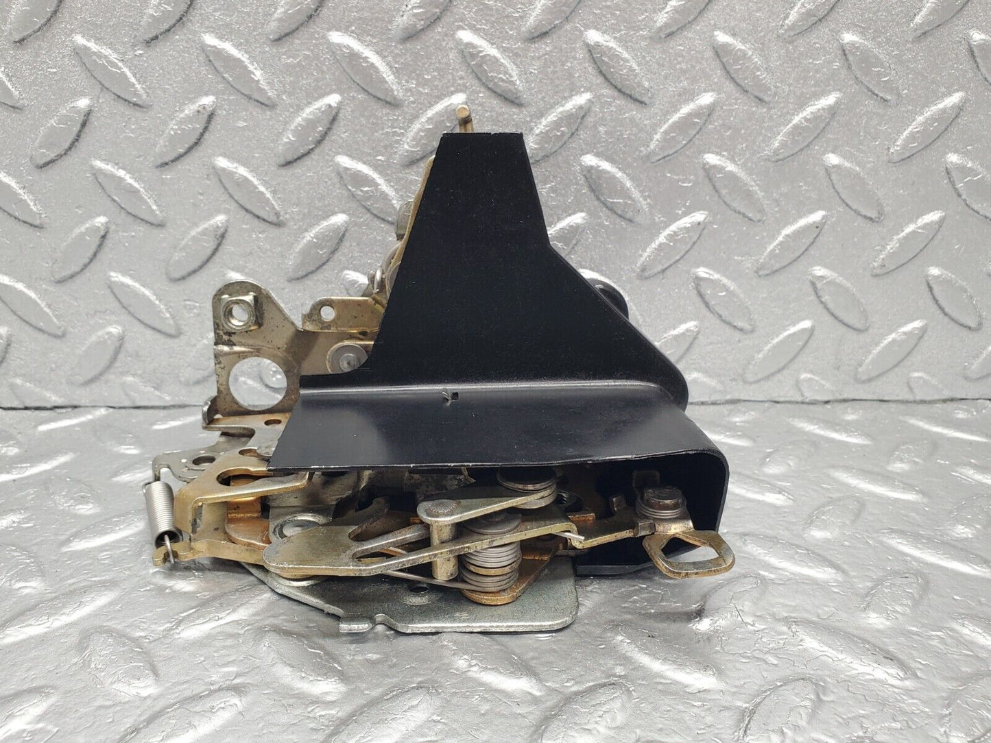 46383 Mercedes-Benz C123 280CE Coupe Left Door Lock Mechanism 1237230308