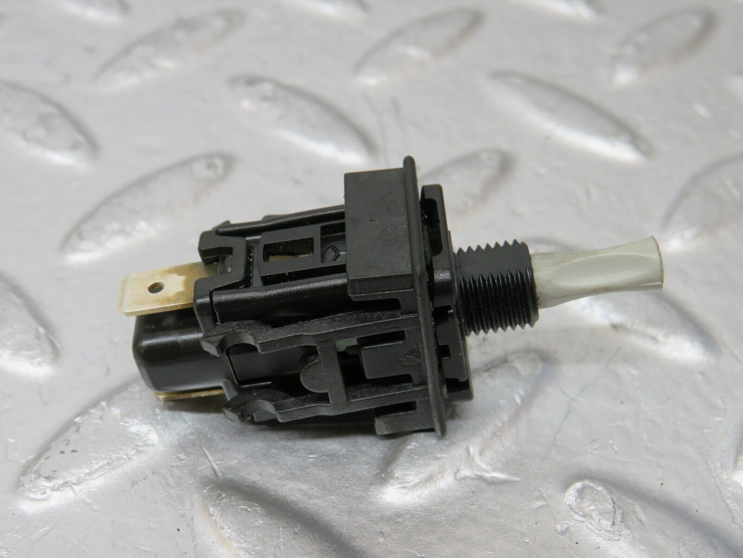34906 Mercedes-Benz W210 320E Door Contact Switch 2018202110 2024270073