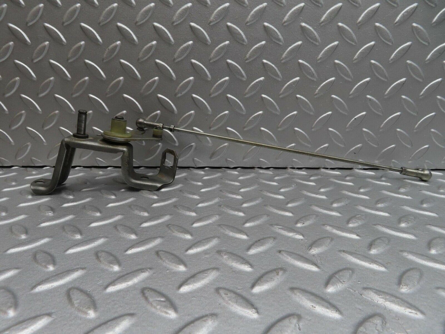 14425 Mercedes-Benz W116 350SE Throttle Linkage
