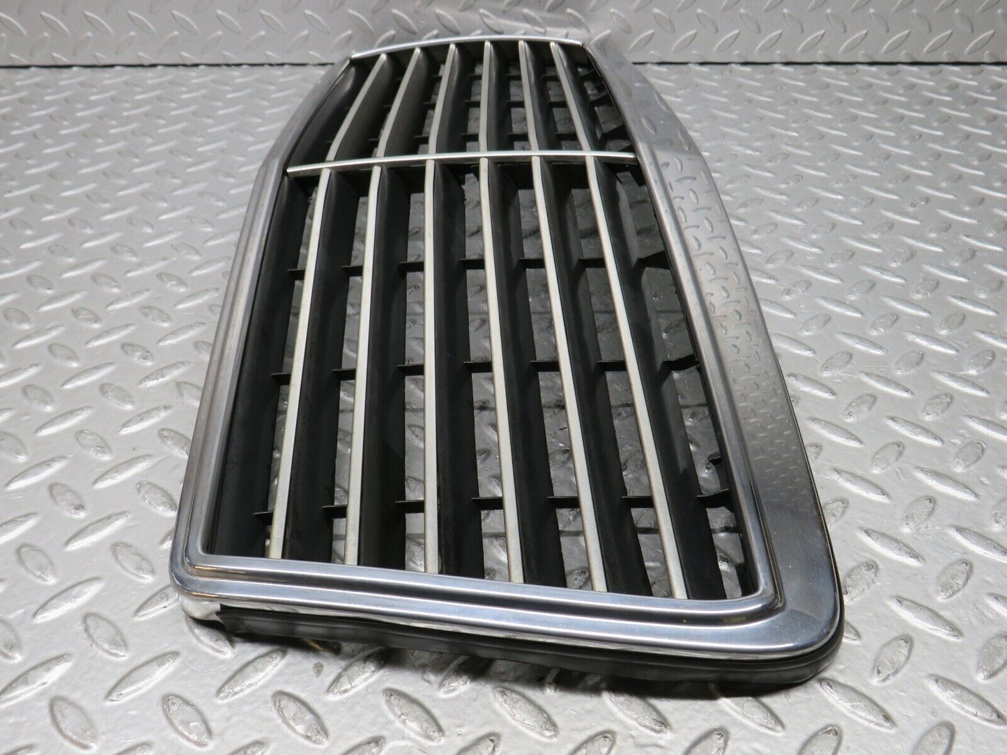 37840 Mercedes-Benz A124 320E Cabriolet Bonnet Grill Chrome 1408880323