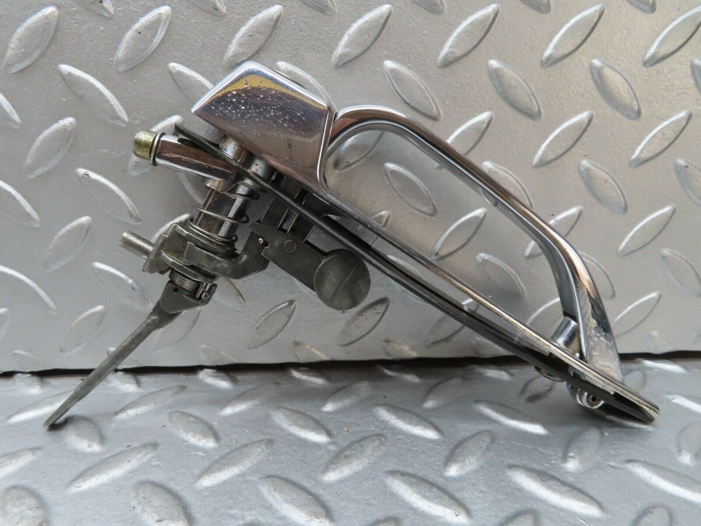 17658 Mercedes-Benz W116 450SEL Exterior Chrome Door Handle Left No Key