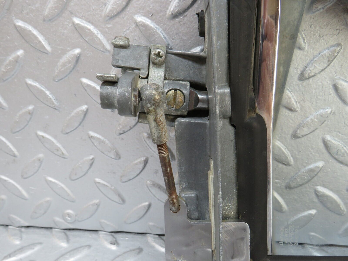 35944 Mercedes-Benz W108 Front Right Quarter Window