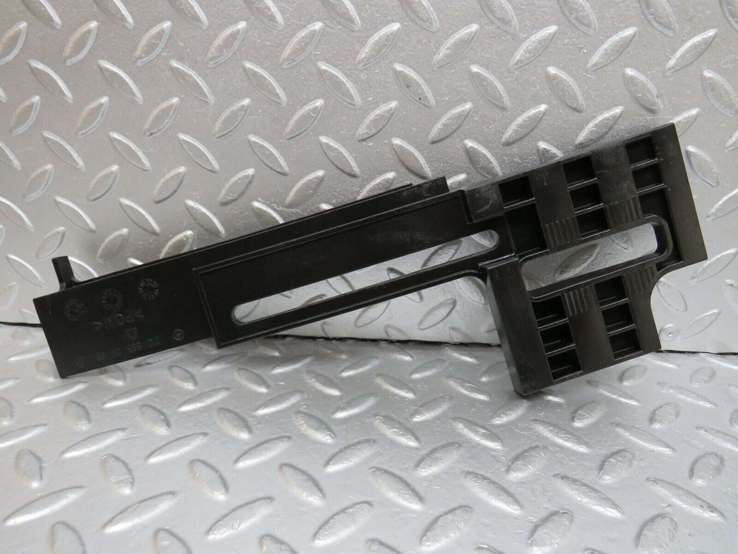 34808 Mercedes-Benz W210 320E Front Bumper Bracket Pair 2108850295 2108850195