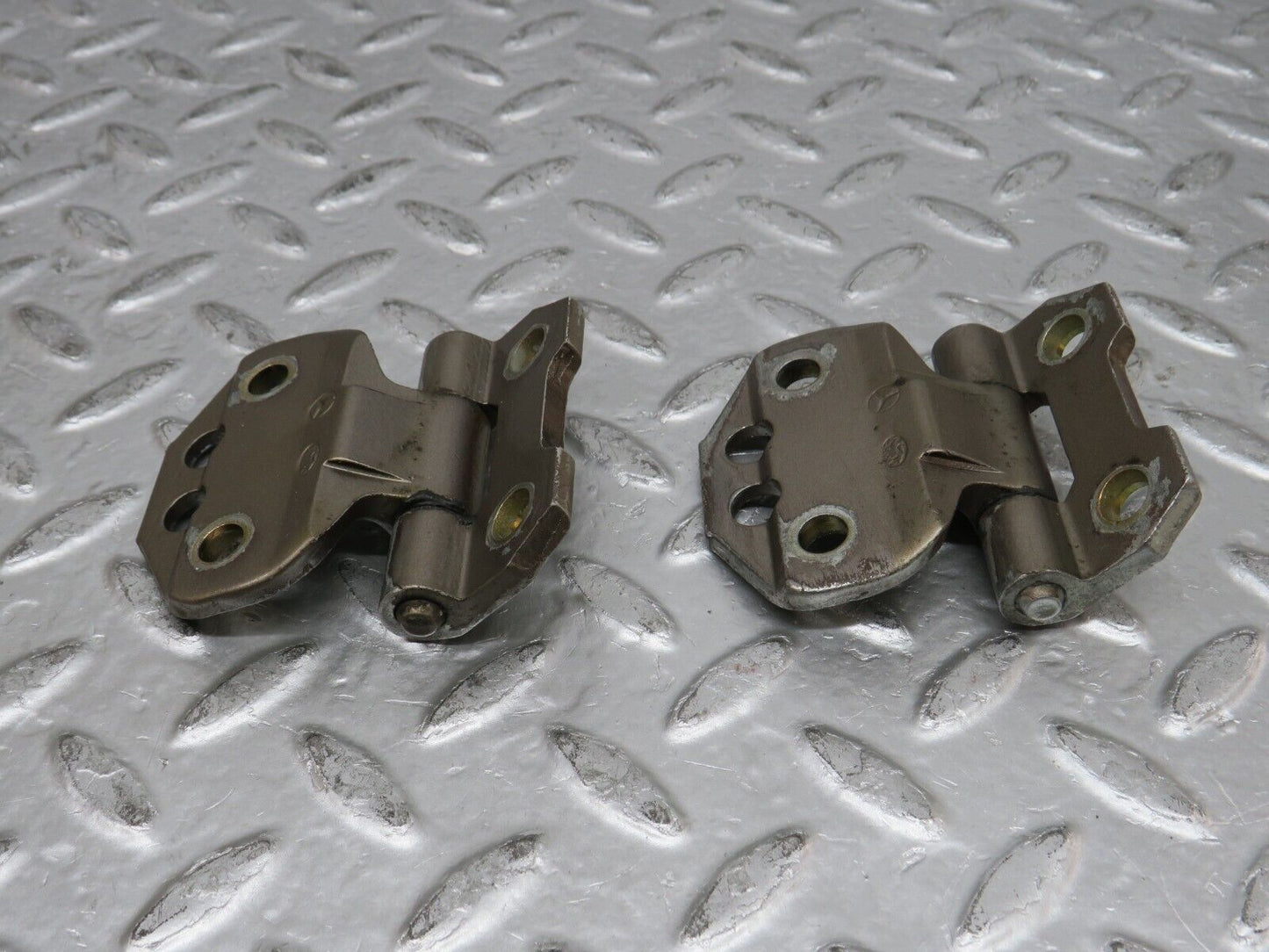 29602 Mercedes-Benz W124 230E Right Door Hinge Pair